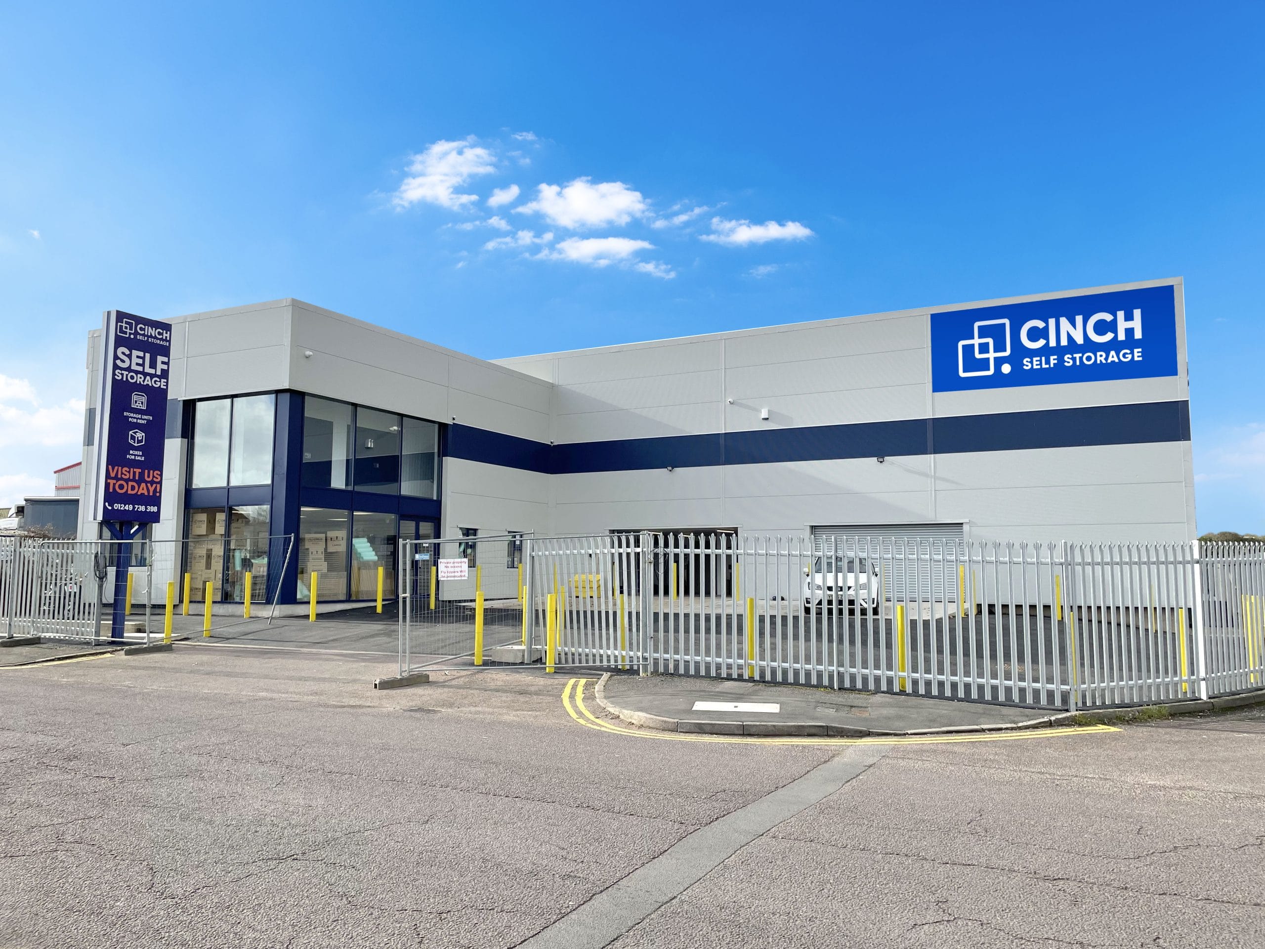 External shot of Cinch Storage Chippenham facilities on bright day