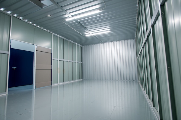 Warehouse Huntingdon. Image shows the interior of an empty Warehouse. 