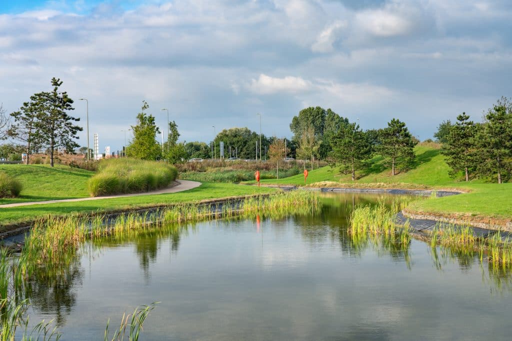 Is Bicester a nice place to live? Your ultimate guide. Image shows a water pond in Bicester town, England.