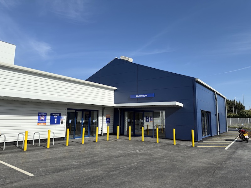Storage unit Swindon. Image shows the external reception view of Cinch Self Storage Swindon.